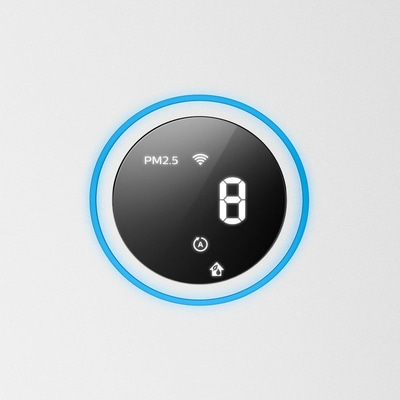 Luftreiniger-Display mit PM2.5-Wert 8, WLAN-Symbol und Haus-Symbol.