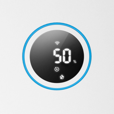 Digitalanzeige mit 50% Luftfeuchtigkeit, WLAN-Symbol, Automatik-Symbol und Haus-Symbol.